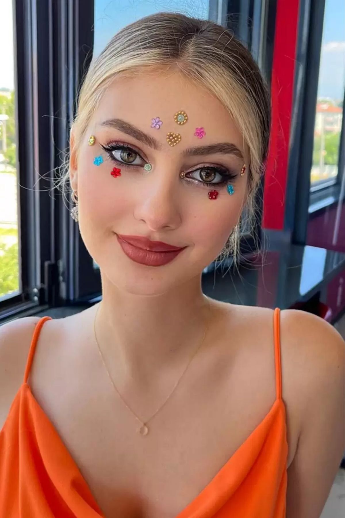 Karışık Renkli Çiçek & Kalp Detaylı Yüz ve Vücut Taşı Sticker Seti